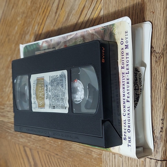 Walt Disney's Masterpiece The Many Adventures Of Winnie-The-Pooh VHS - Picture 6 of 10